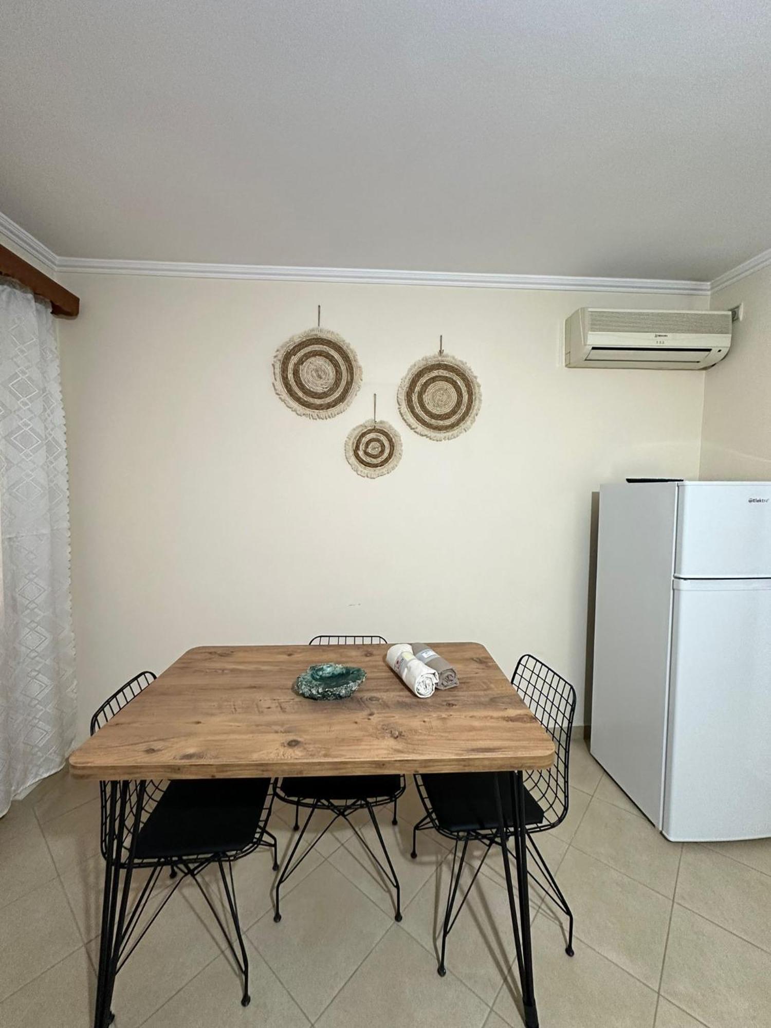 Boho Coastal Retreat Apartment ซารานเดอ ภายนอก รูปภาพ
